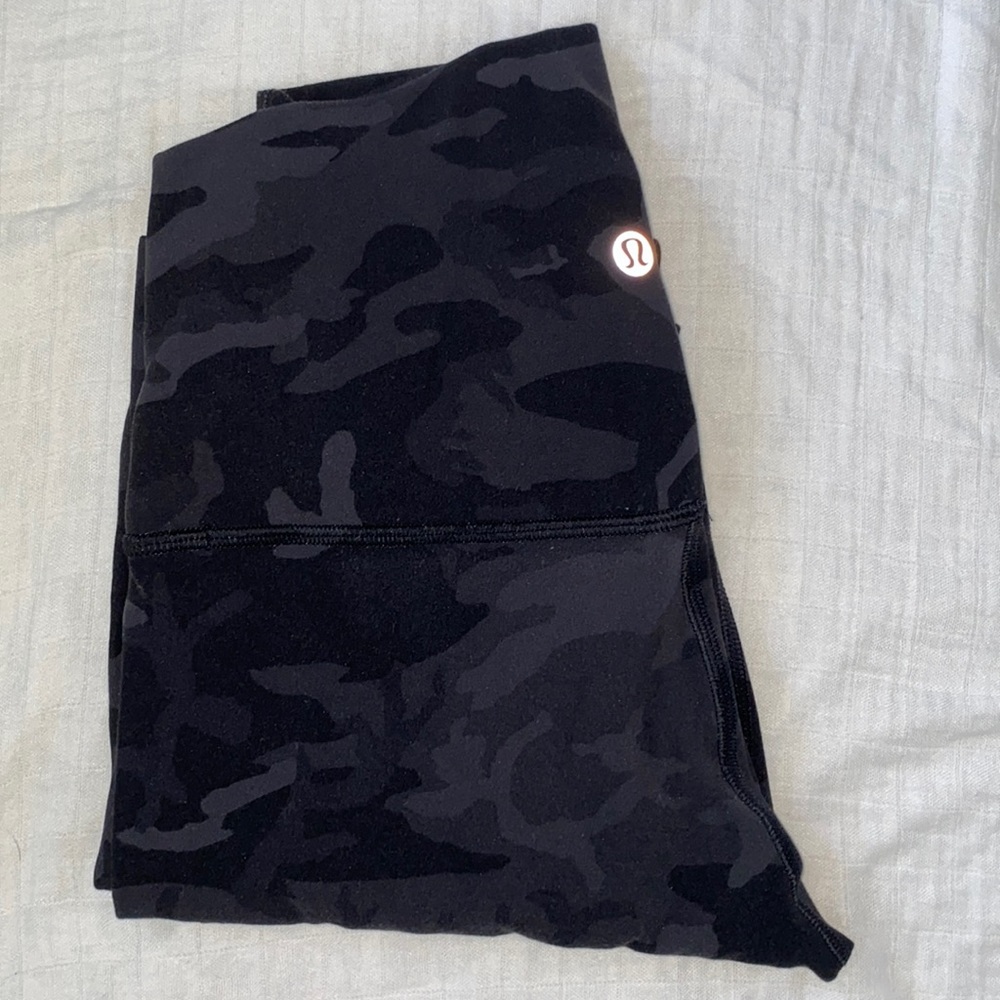 Lululemon Align High-Rise Pant/Legging 25” in Incognito Camo Multi Grey